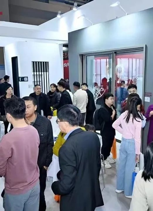 银发经济热潮:中国重庆建博会聚焦适老家居新趋势(图3) 银发经济热潮:中国重庆建博会聚焦适老家居新趋势(图3)