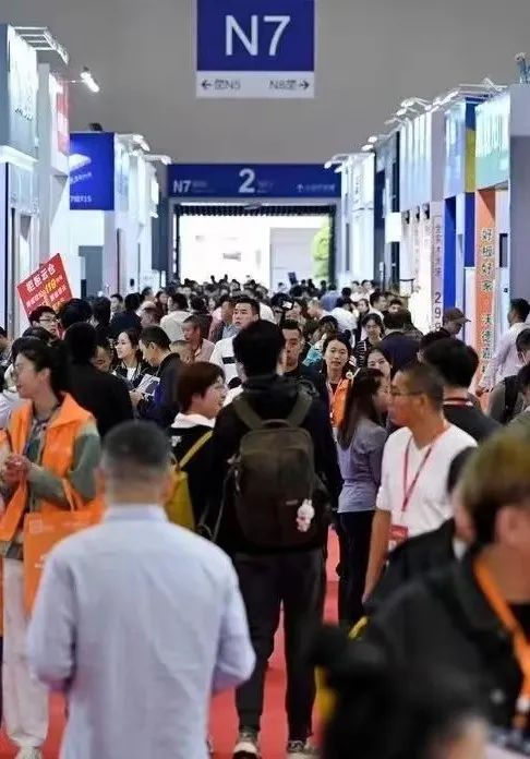 银发经济热潮:中国重庆建博会聚焦适老家居新趋势(图4) 银发经济热潮:中国重庆建博会聚焦适老家居新趋势(图4)